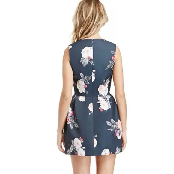 Cameo The Outcome Floral Dress Size Medium - Picture 2 of 11